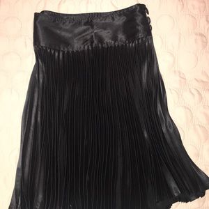 Pleated black skirt
